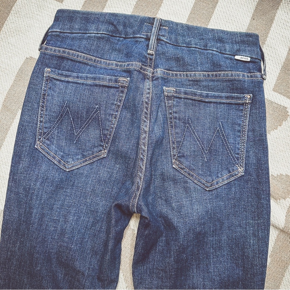 MOTHER looker ankle fray in girl crush lookin size 26 medium wash